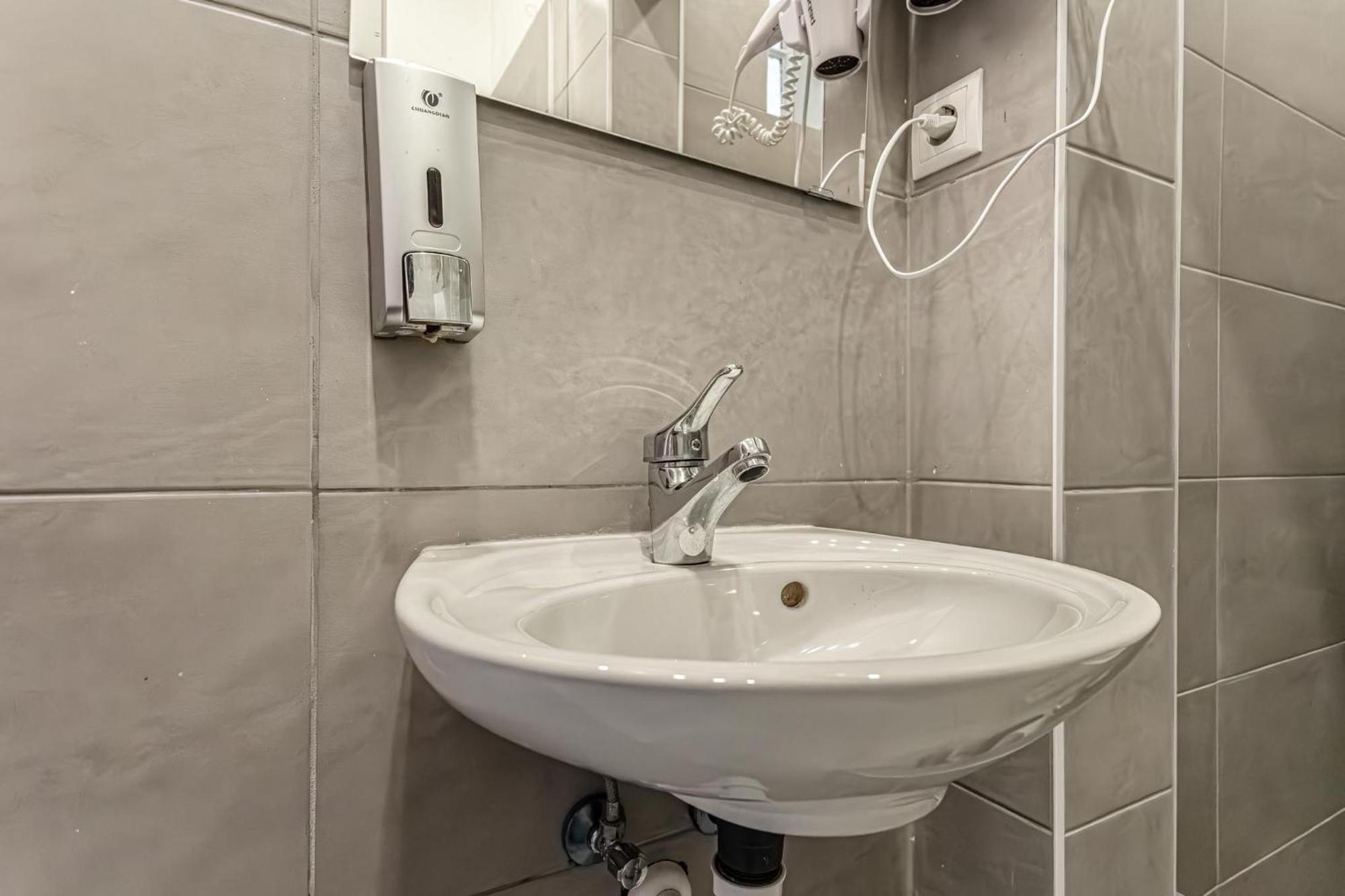 Lovely 1Br Apt. Near Akh Hospital ウィーン エクステリア 写真